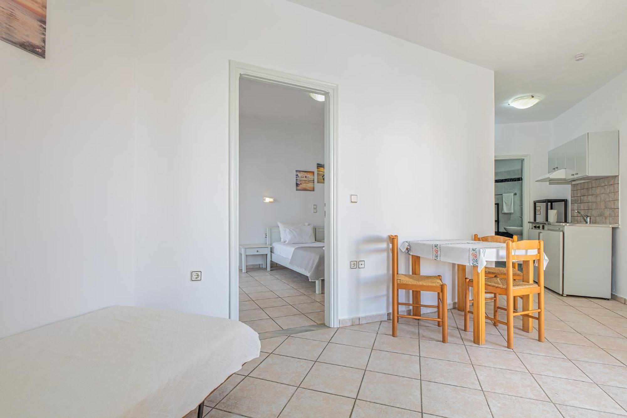 Marias Studios And Apartments Platanias  Ruang foto