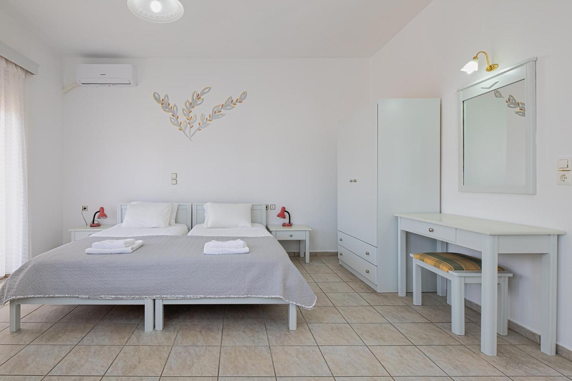 Marias Studios And Apartments Platanias  Ruang foto