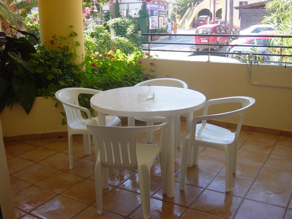 Marias Studios And Apartments Platanias  Bagian luar foto